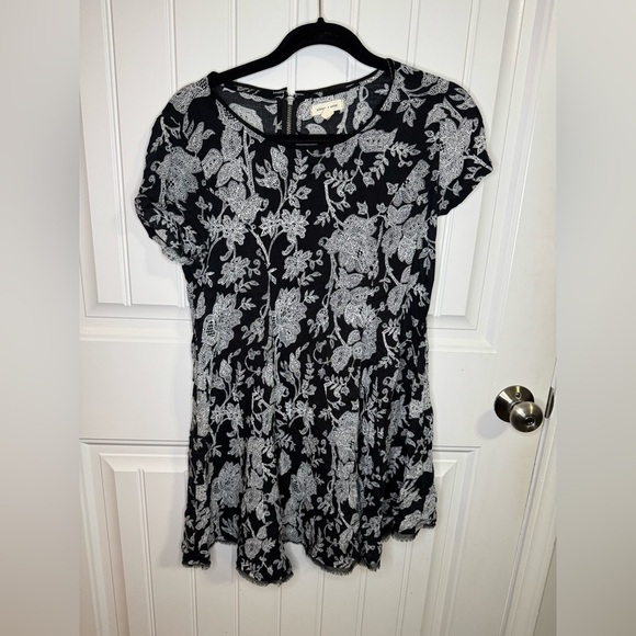 Silence + Noise Black and White Floral Mini Dress - Picture 2 of 8